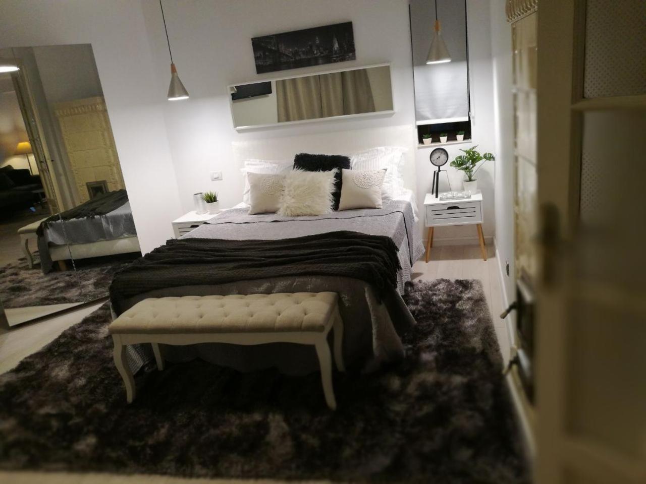 Metropole Apartments Invilla Old City بوخارست المظهر الخارجي الصورة