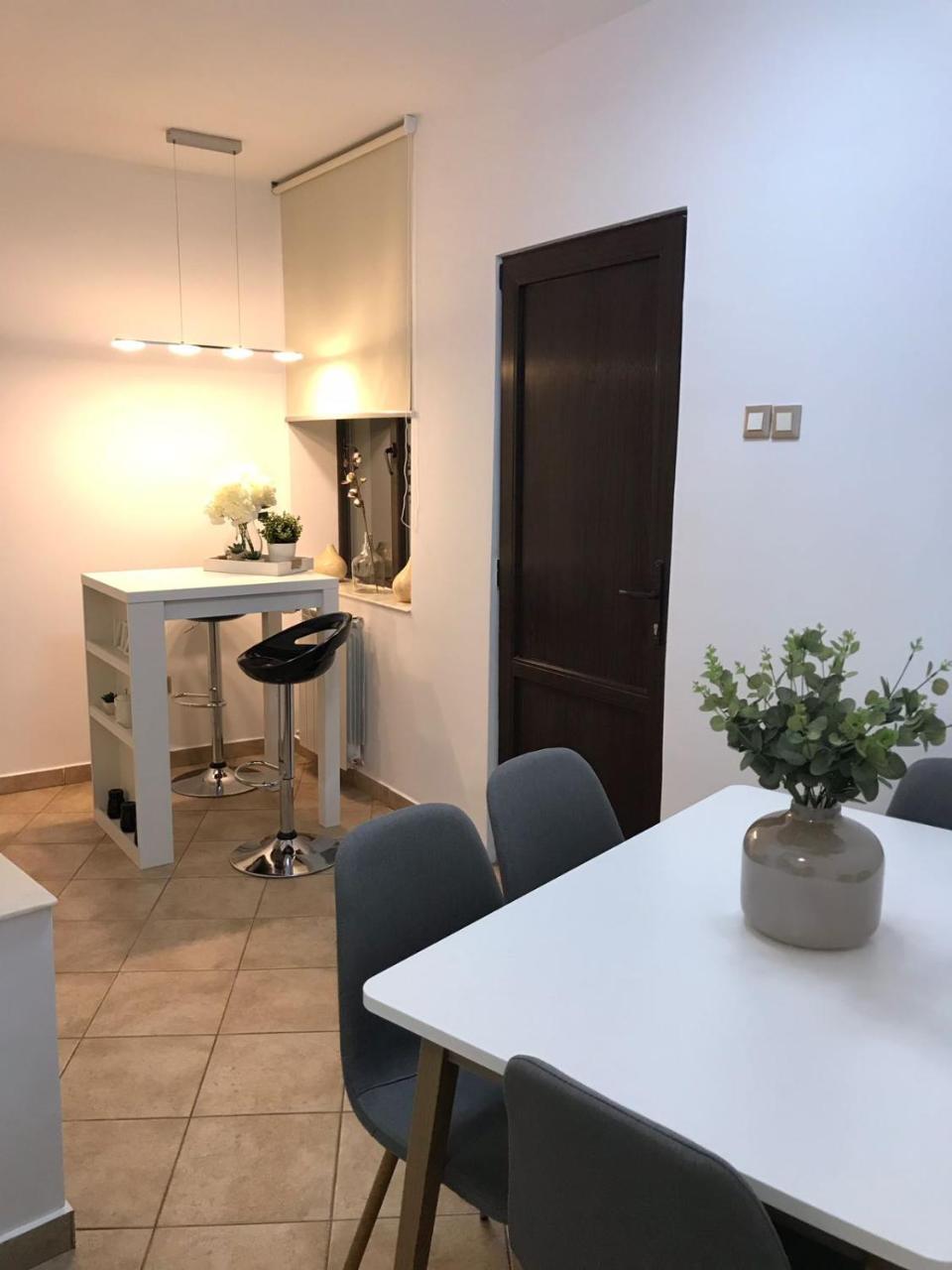 Metropole Apartments Invilla Old City بوخارست المظهر الخارجي الصورة